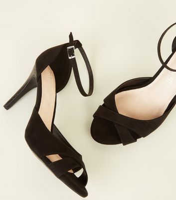Comfort Flex – Schwarze High Heels mit Stiletto Absatz und überkreuzten Riemchen Für später speichern Von gespeicherten Artikeln entfernen Comfort Flex – Schwarze High Heels mit Stiletto Absatz und überkreuzten Riemchen Für später speichern Von gespeicherten Artikeln entfernen